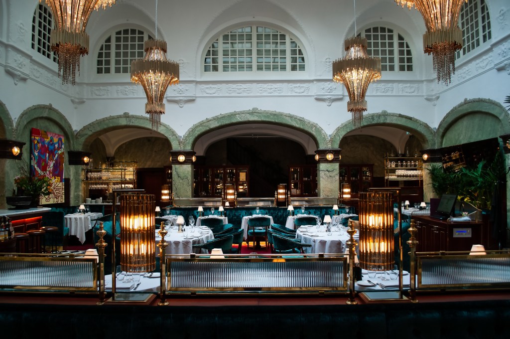 På Stockholmsrestauranten Bonnie’s står både kunst og gamle penger på&nbsp;menyen